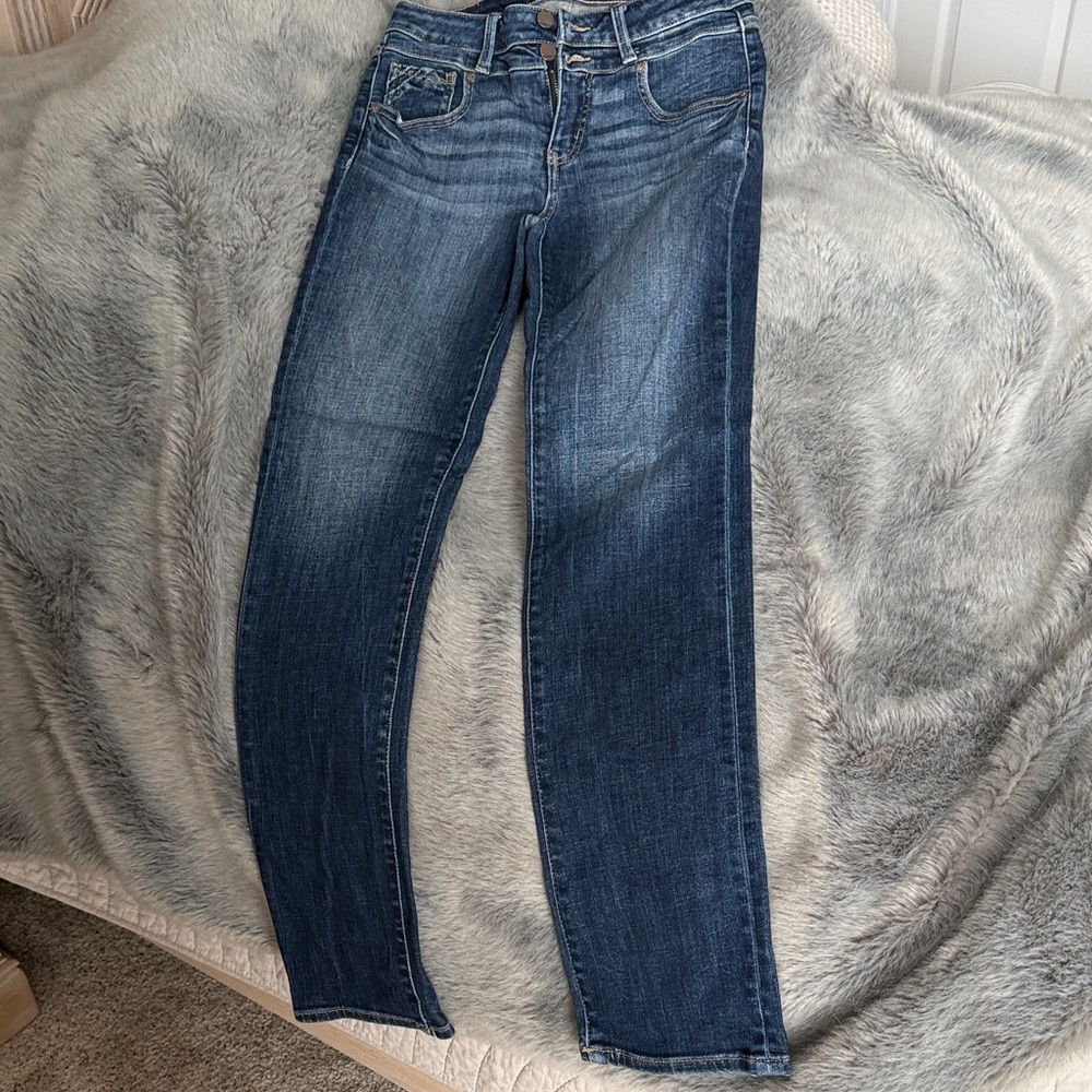 Buckle Women's Straight Leg Blue Jeans